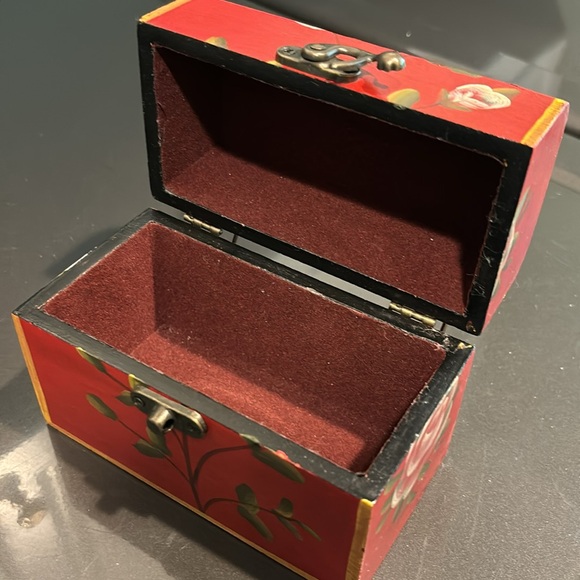 Novelty Gift Box - Picture 8 of 10